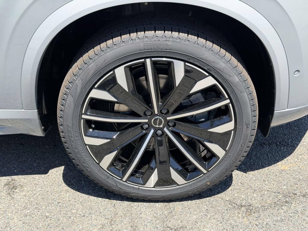 New 2026 Volvo XC90 B5 Plus w/ Protection Package Premier AWD/4WD image 24