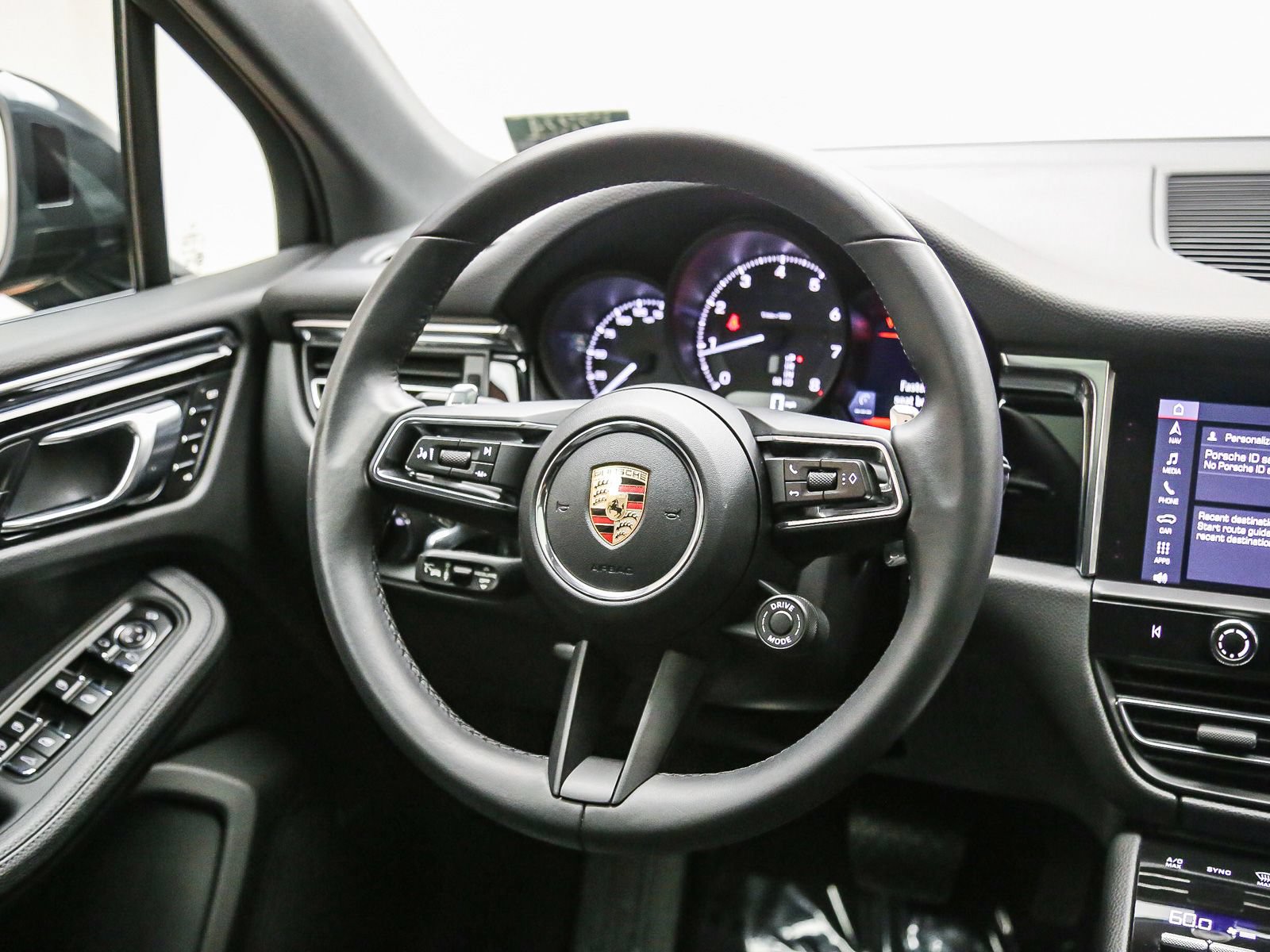 Certified 2026 Porsche Macan AWD/4WD image 19