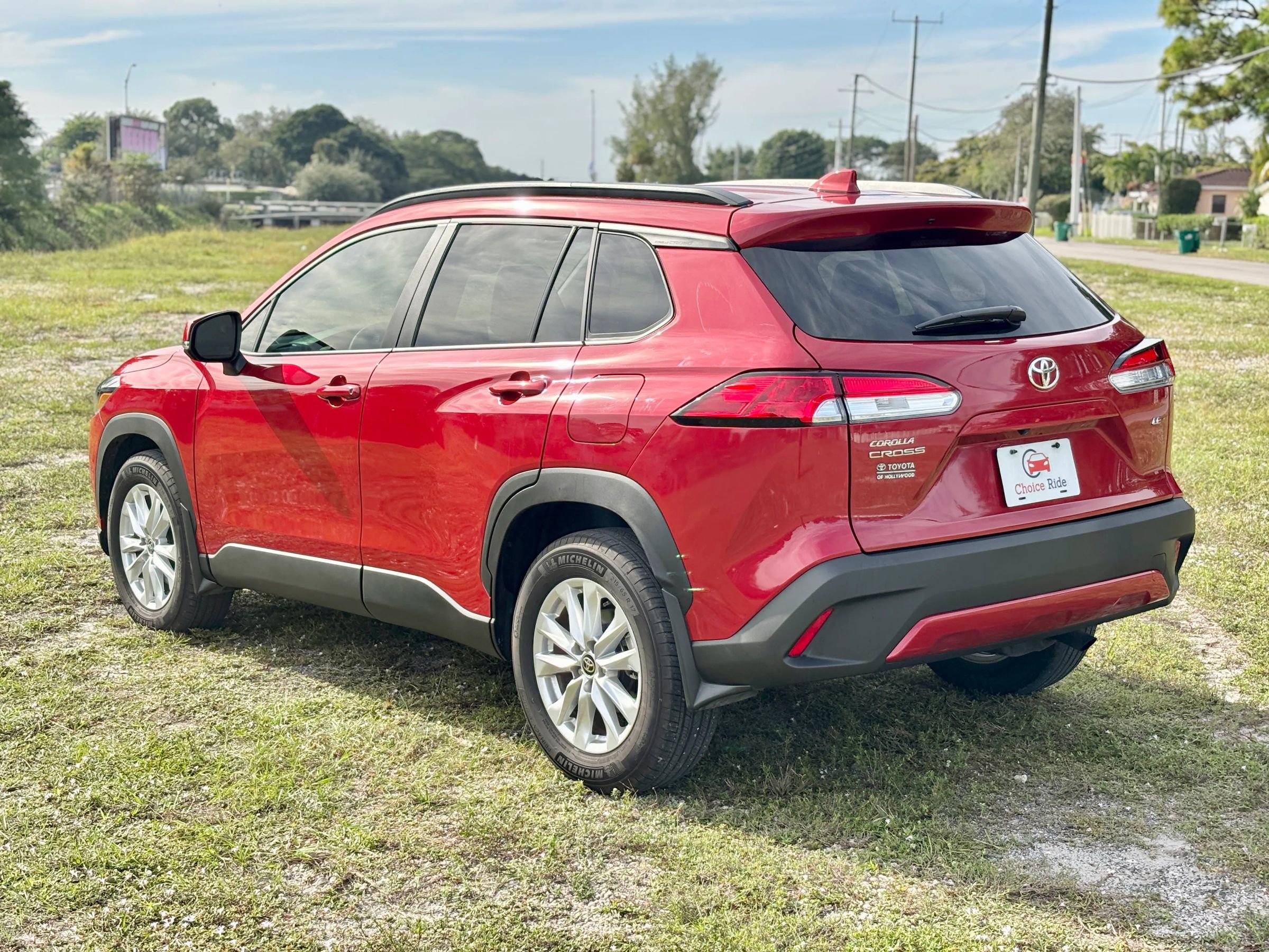 Used 2024 Toyota Corolla Cross LE image 6