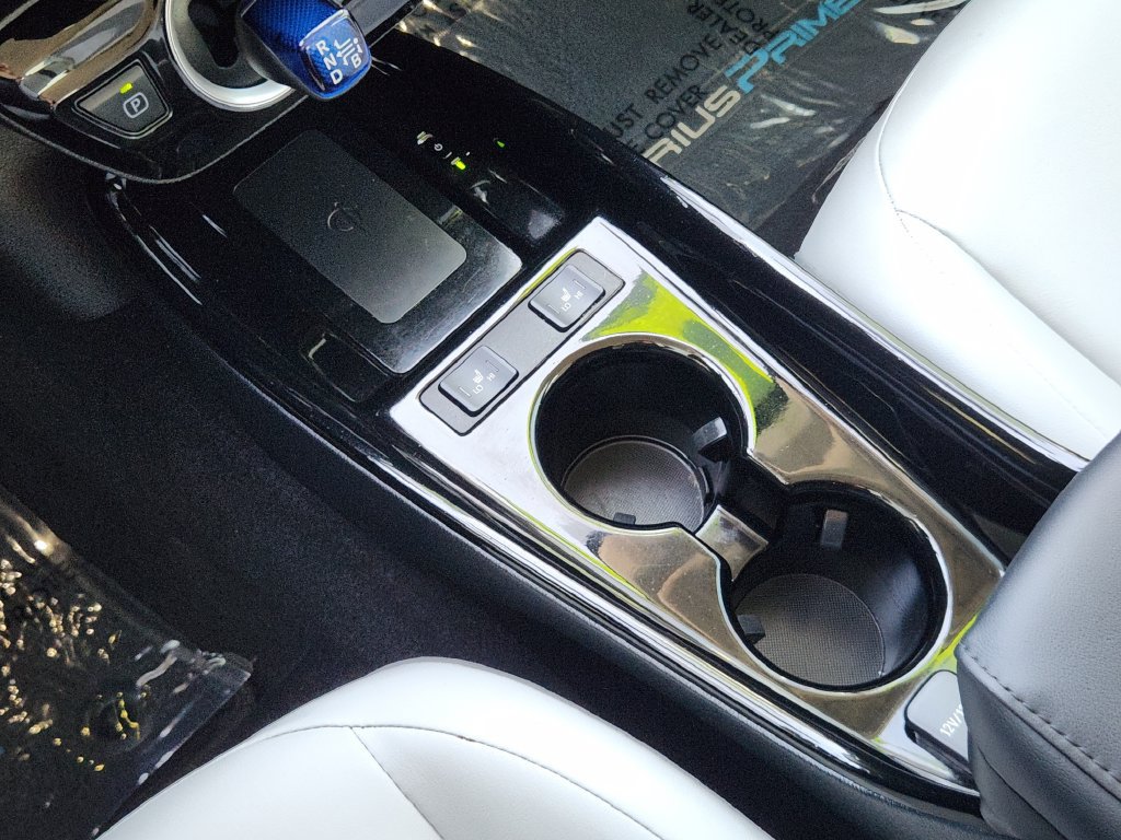 Used 2022 Toyota Prius Prime XLE FWD image 23