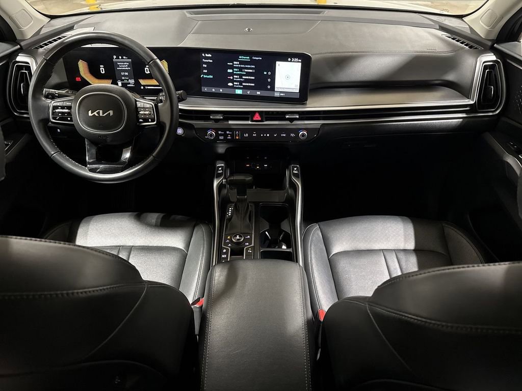 Used 2024 Kia Sorento S image 10