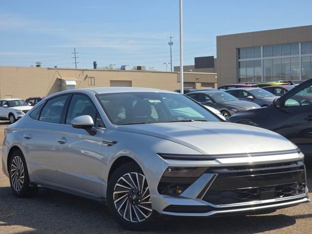 Certified 2025 Hyundai Sonata SEL image 2