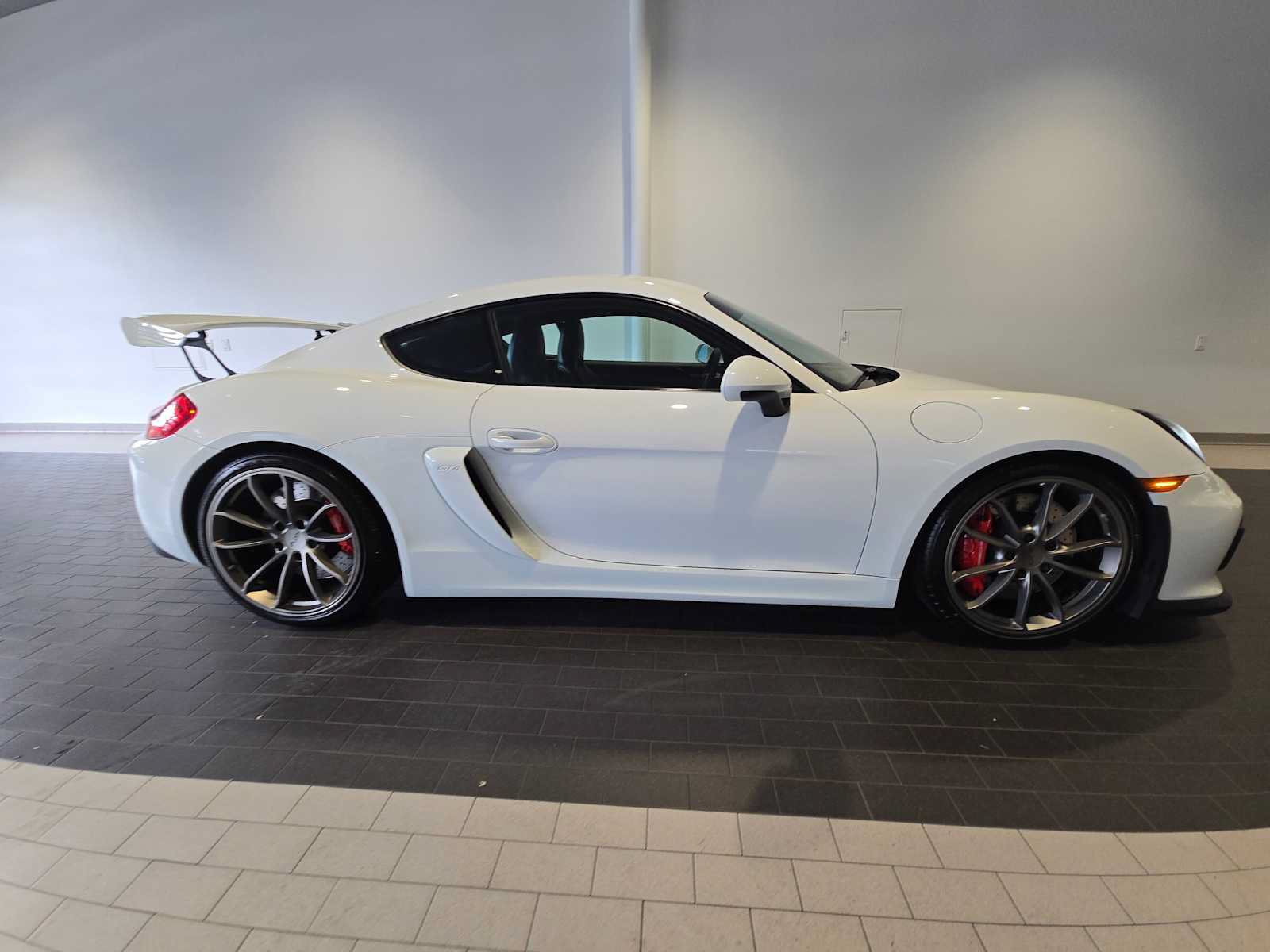 Used 2016 Porsche Cayman GT4 RWD image 8