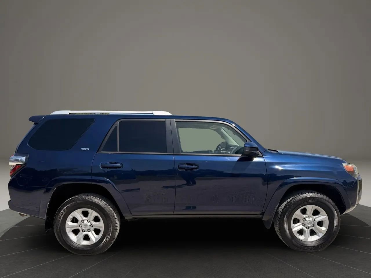 Used 2014 Toyota 4Runner SR5 image 2