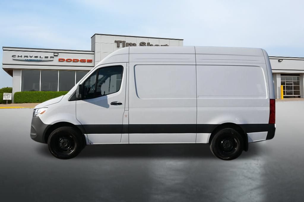 Used 2025 Mercedes-Benz Sprinter 2500 image 2