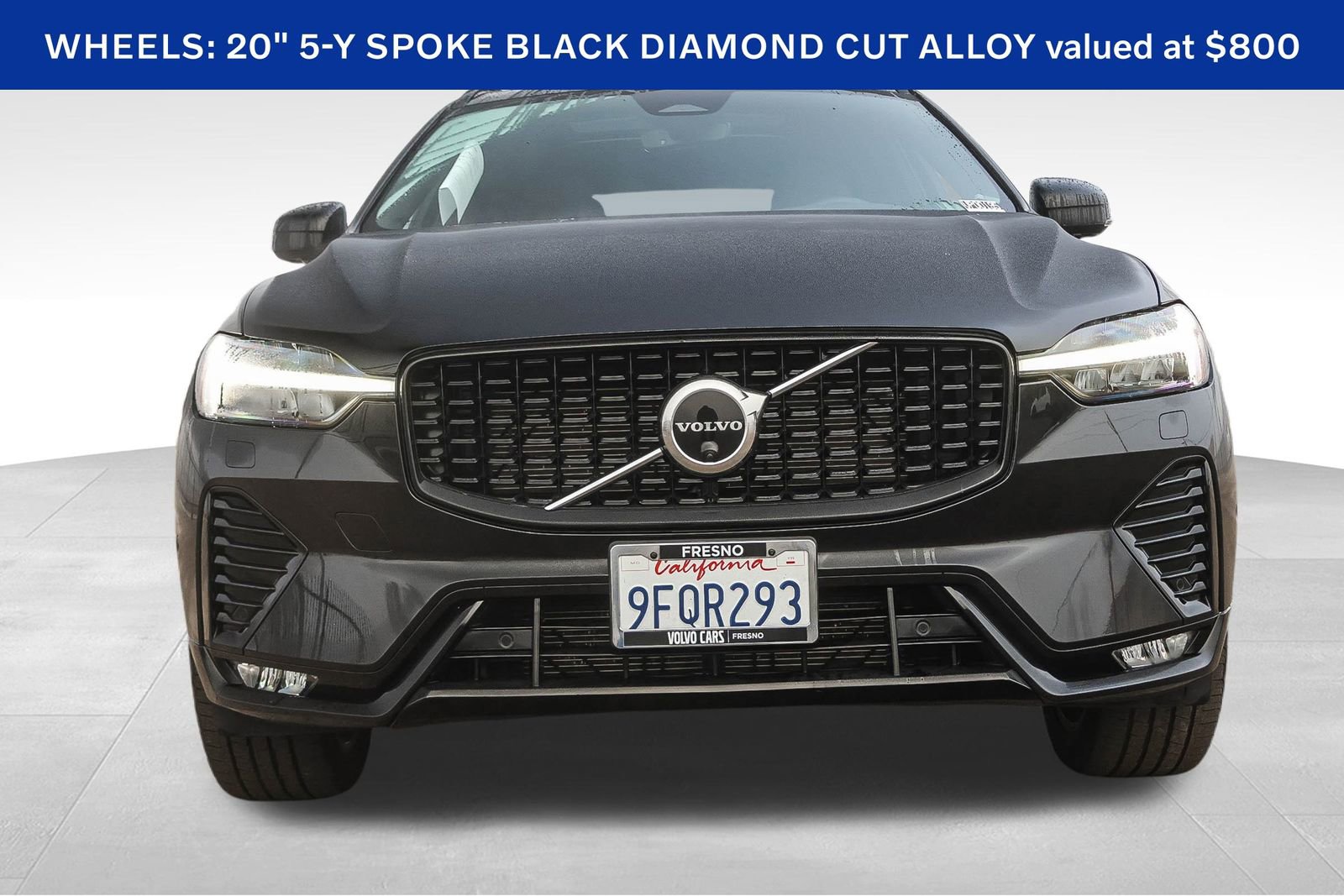 Used 2023 Volvo XC60 B5 Plus image 2