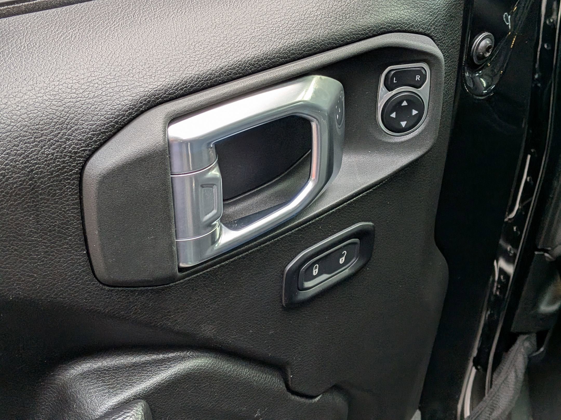 Used 2025 Jeep Wrangler Unlimited Sport AWD/4WD image 9