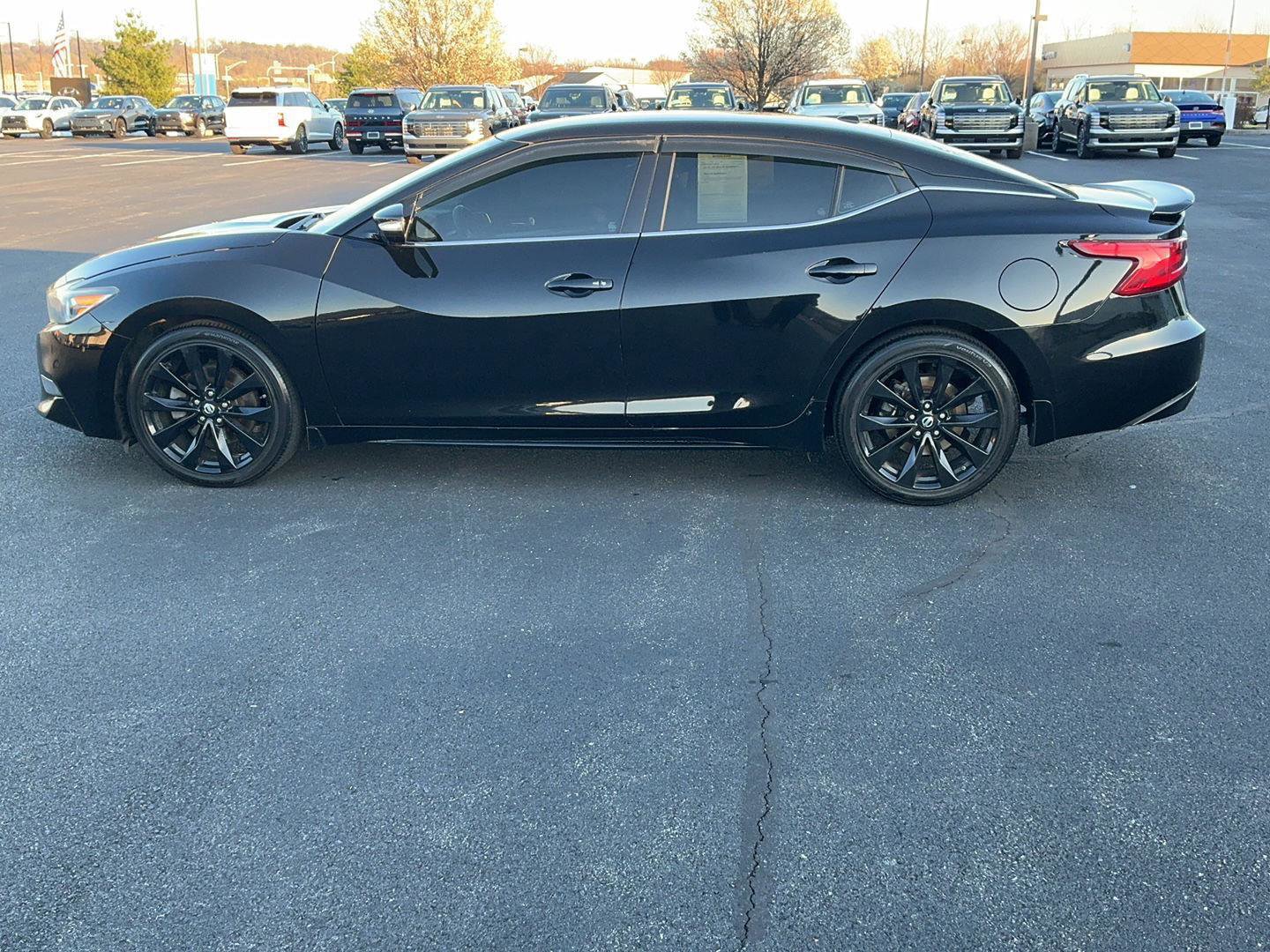 Used 2018 Nissan Maxima SR w/ Midnight Edition image 10