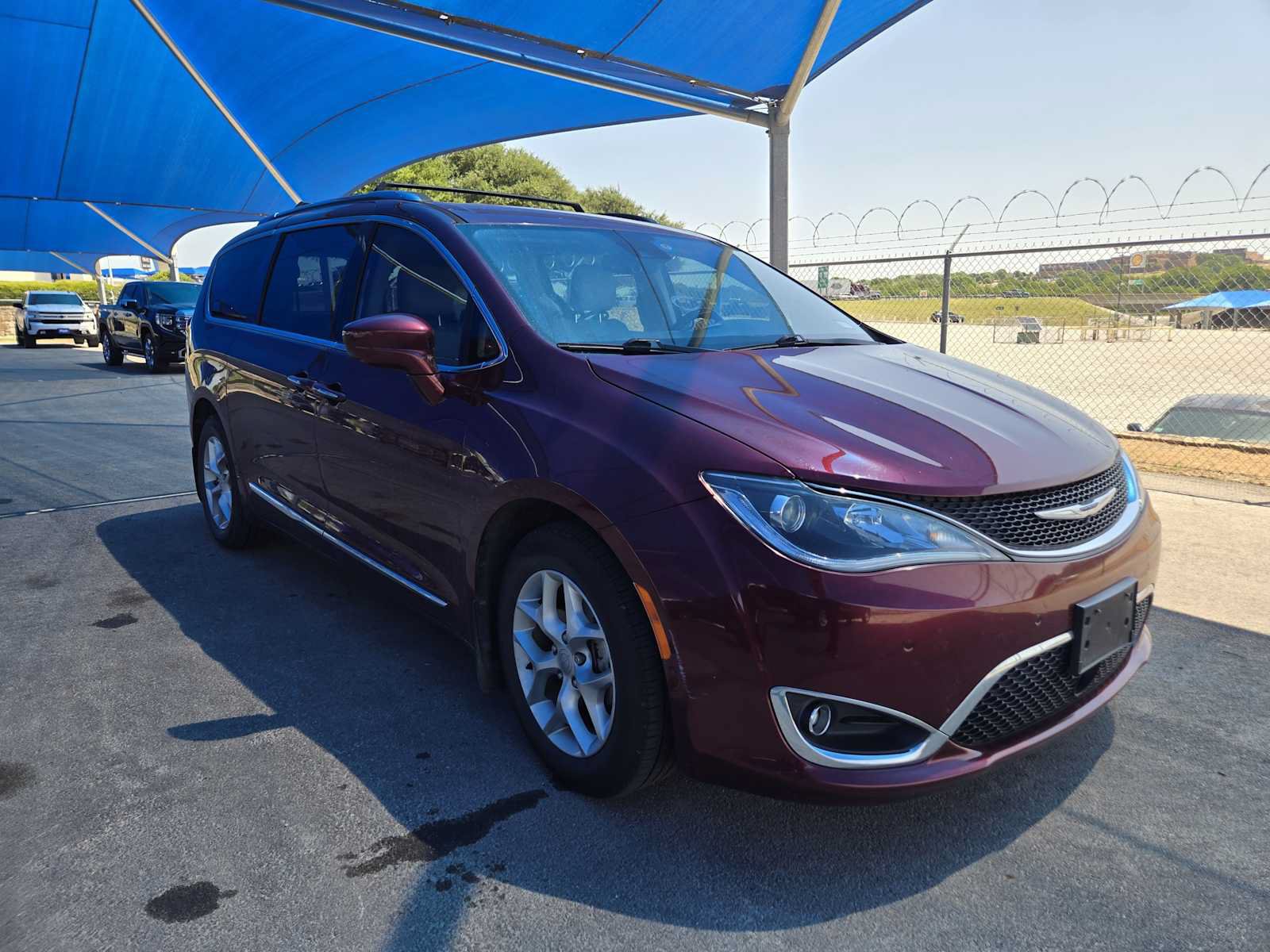 Used 2019 Chrysler Pacifica Touring-L w/ Advanced Safetytec Group FWD image 2