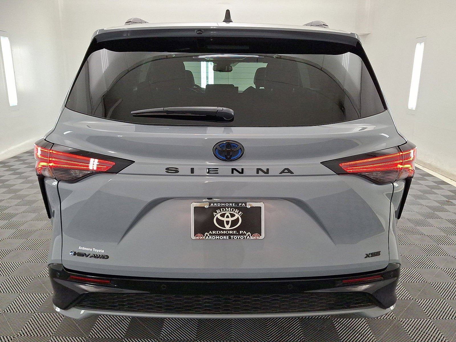 Used 2025 Toyota Sienna XSE w/ XSE Premium Package AWD/4WD image 23