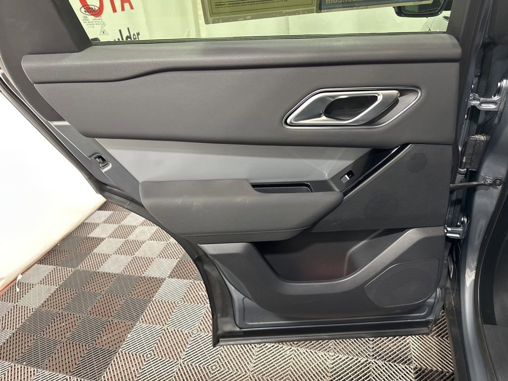 Used 2025 Land Rover Range Rover Velar S AWD/4WD image 17