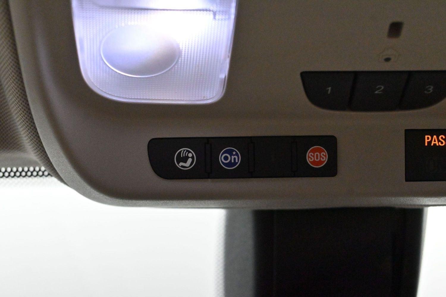 Used 2019 Buick Envision Essence FWD image 25