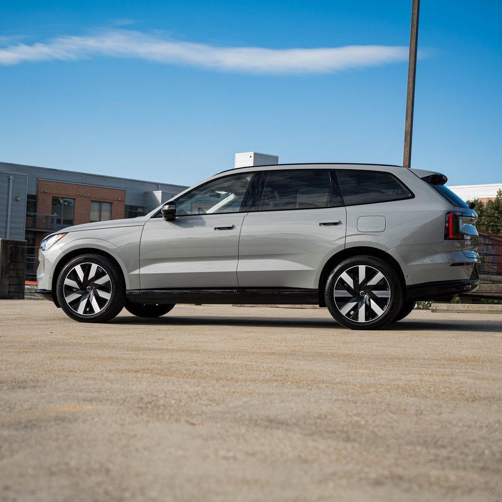 Certified 2025 Volvo EX90 Ultra image 3