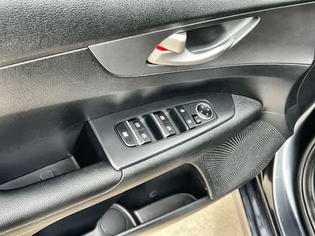 Used 2020 Kia Forte Sedan FWD image 29