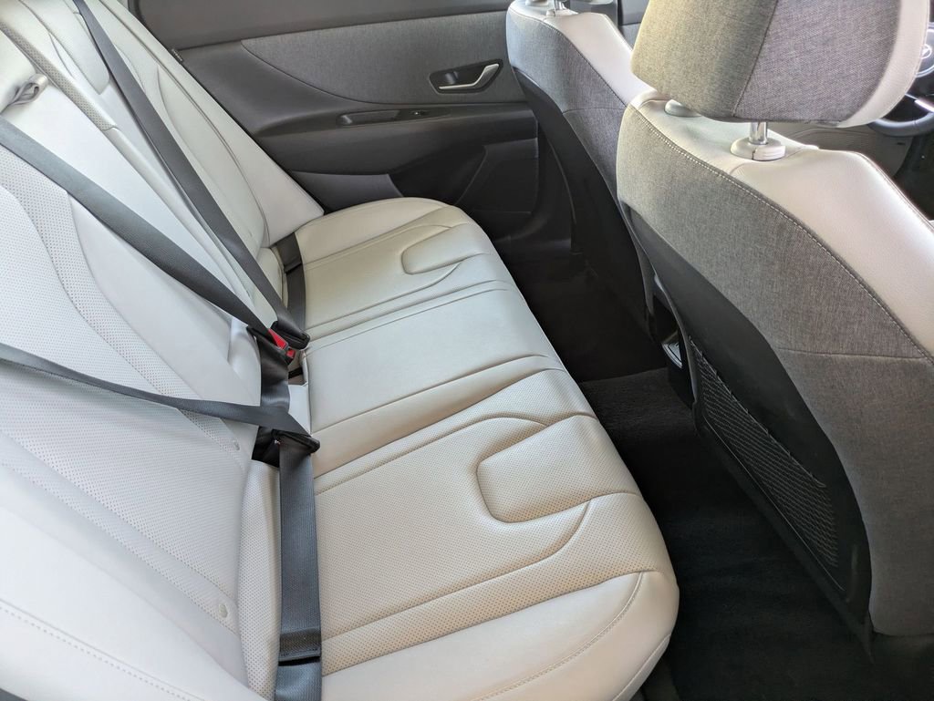 Used 2025 Hyundai Elantra Limited FWD image 30