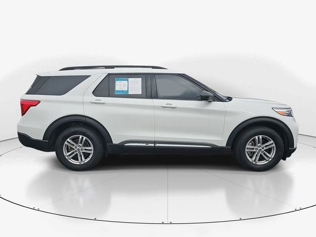 Used 2022 Ford Explorer XLT w/ Equipment Group 202A image 2