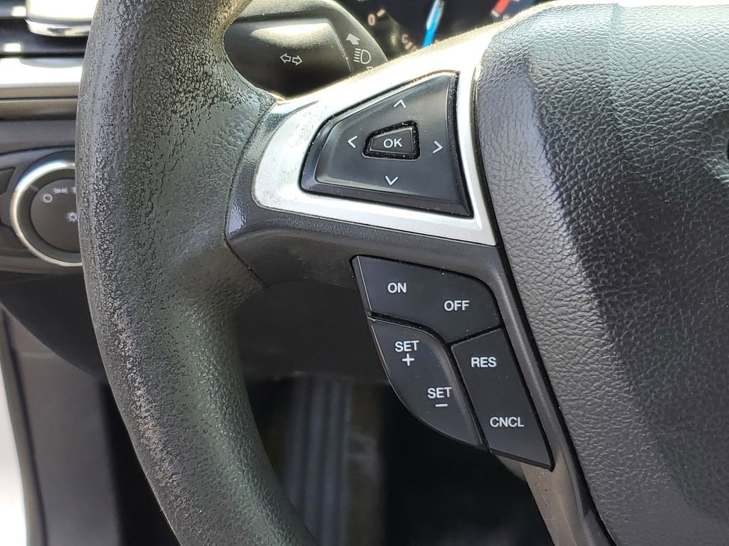 Used 2015 Ford Fusion SE FWD image 16