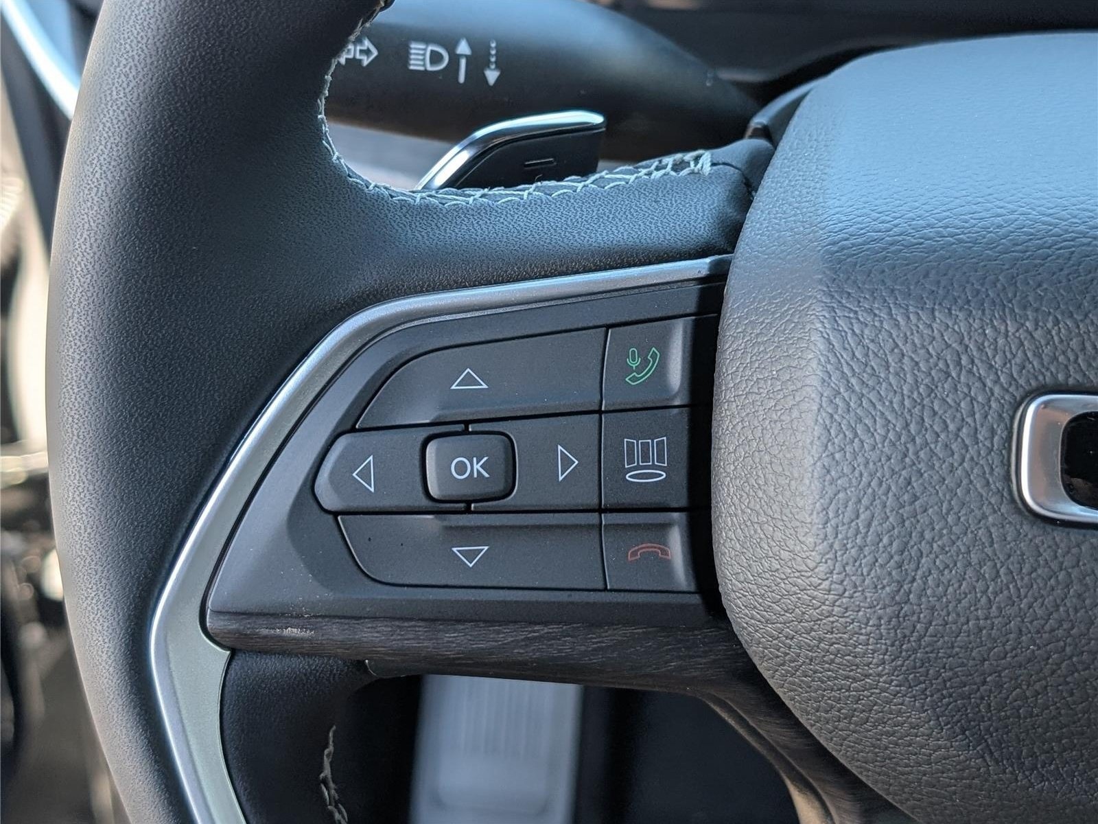 New 2027 Jeep Grand Cherokee Altitude AWD/4WD image 18