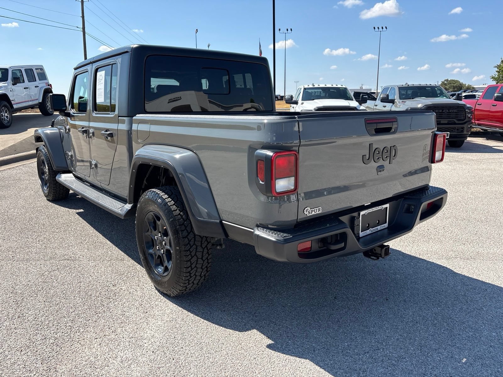 Used 2023 Jeep Gladiator Sport AWD/4WD image 4