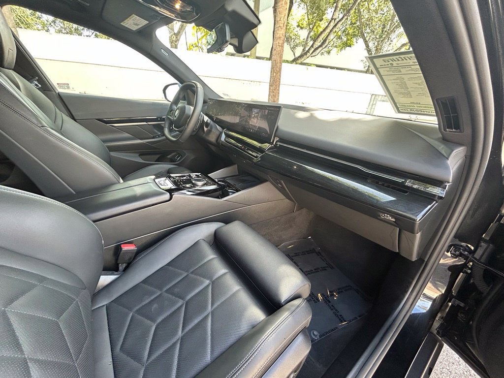 Used 2025 BMW 530i RWD image 33