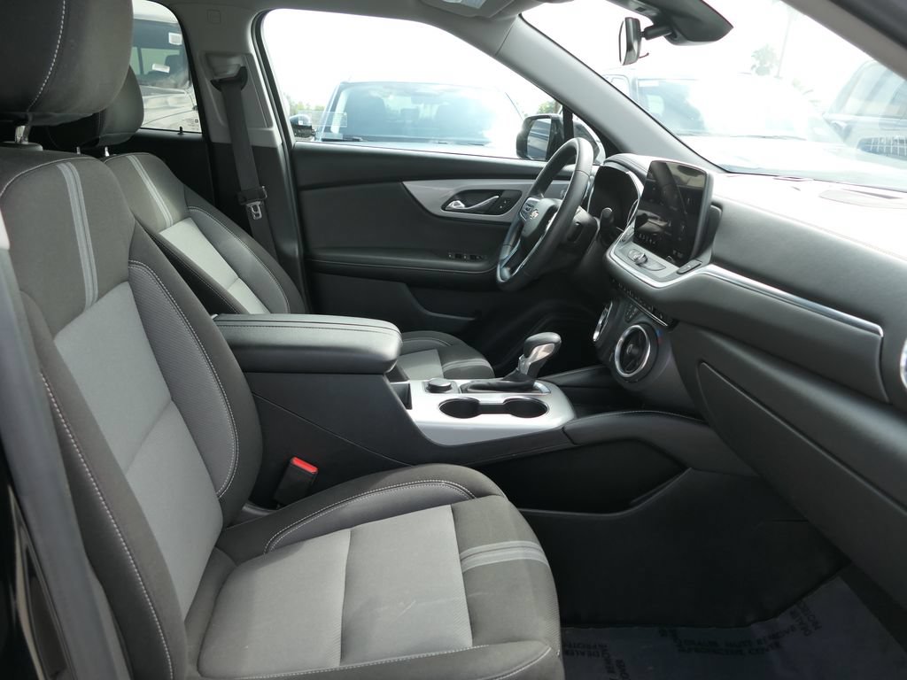 Used 2025 Chevrolet Blazer LT FWD image 25