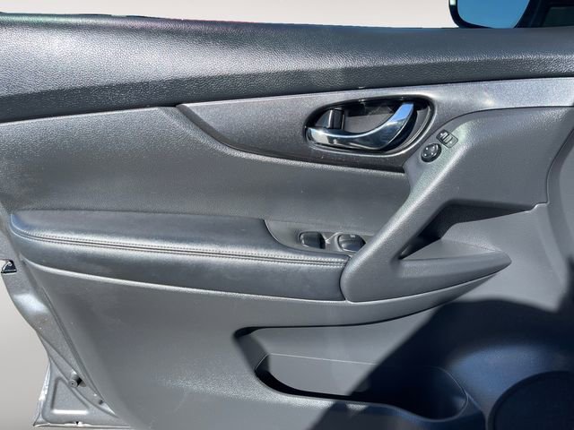 Used 2018 Nissan Rogue S image 25