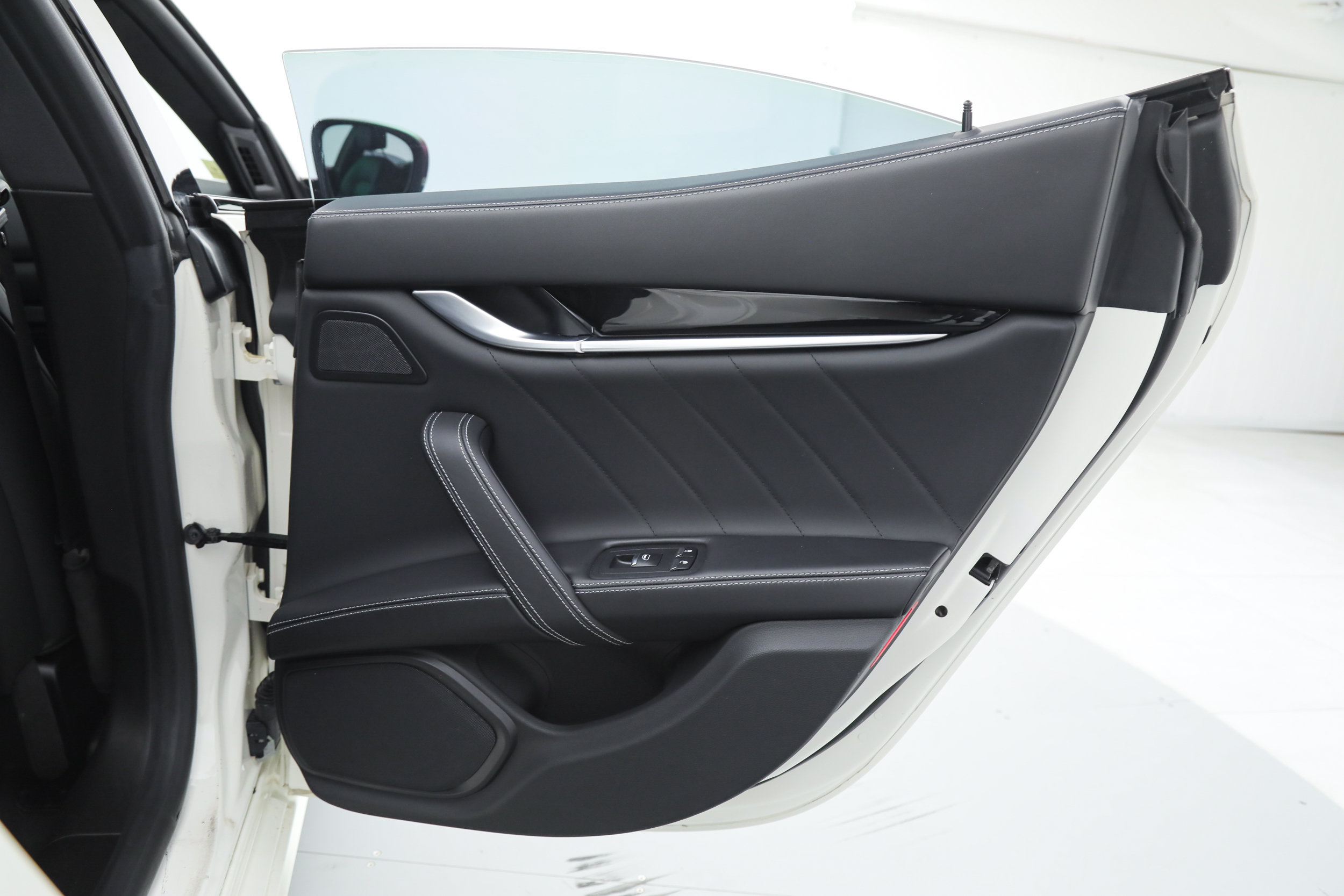 Certified 2023 Maserati Ghibli Modena RWD image 13