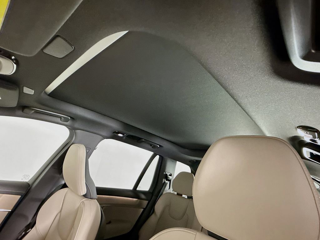 New 2026 Volvo XC90 T8 Plus w/ Protection Package Premier image 22