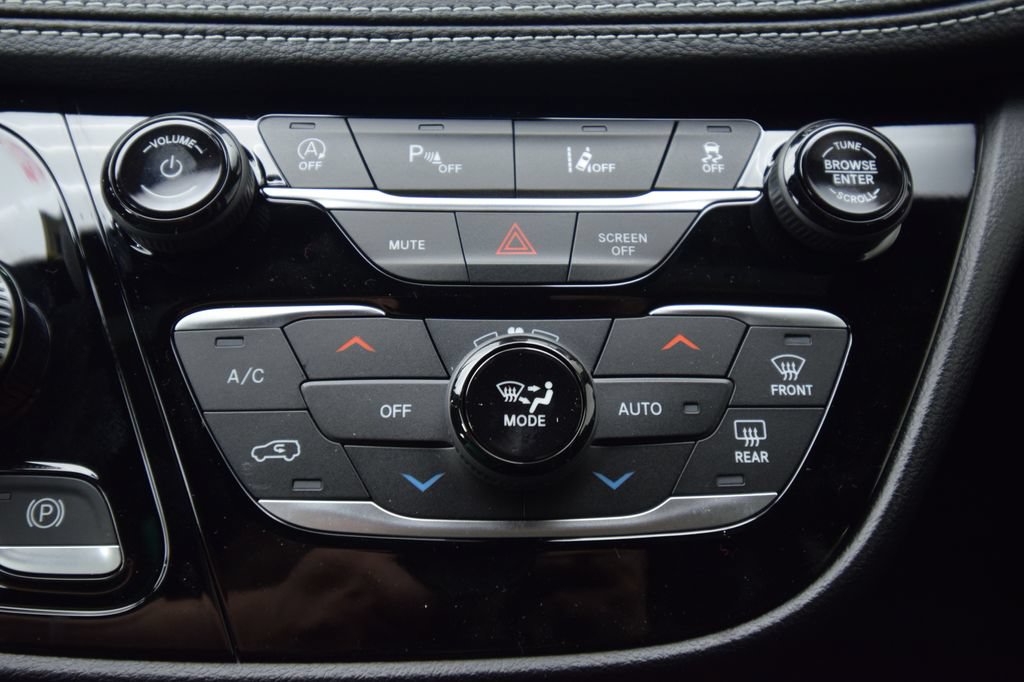 New 2027 Chrysler Pacifica Select w/ Family Tech Group FWD image 21