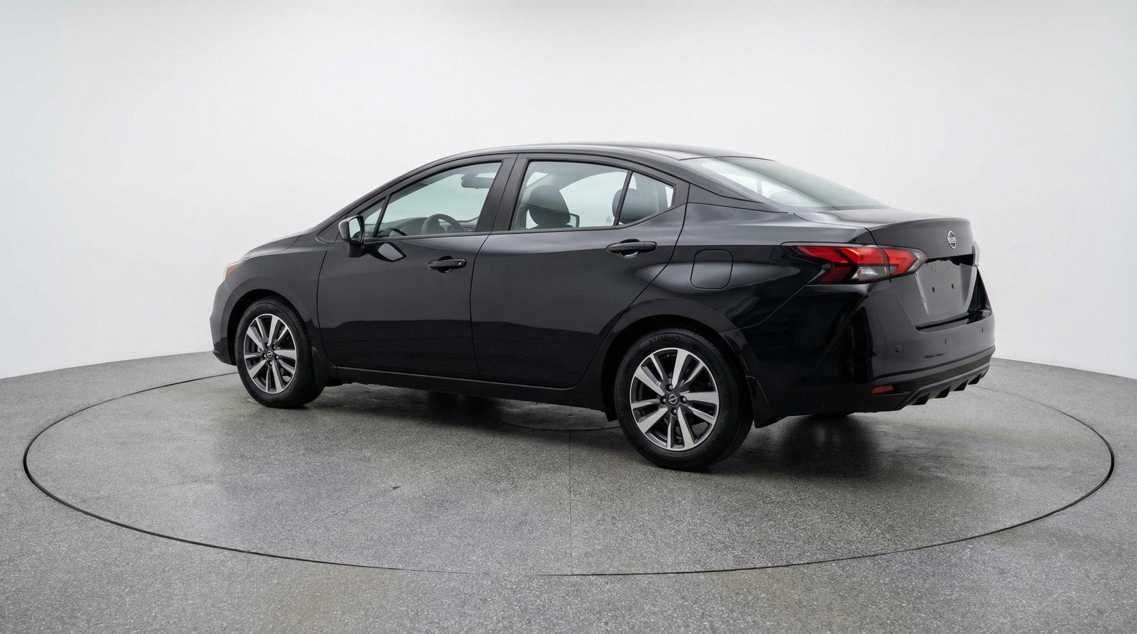 Used 2025 Nissan Versa SV image 6