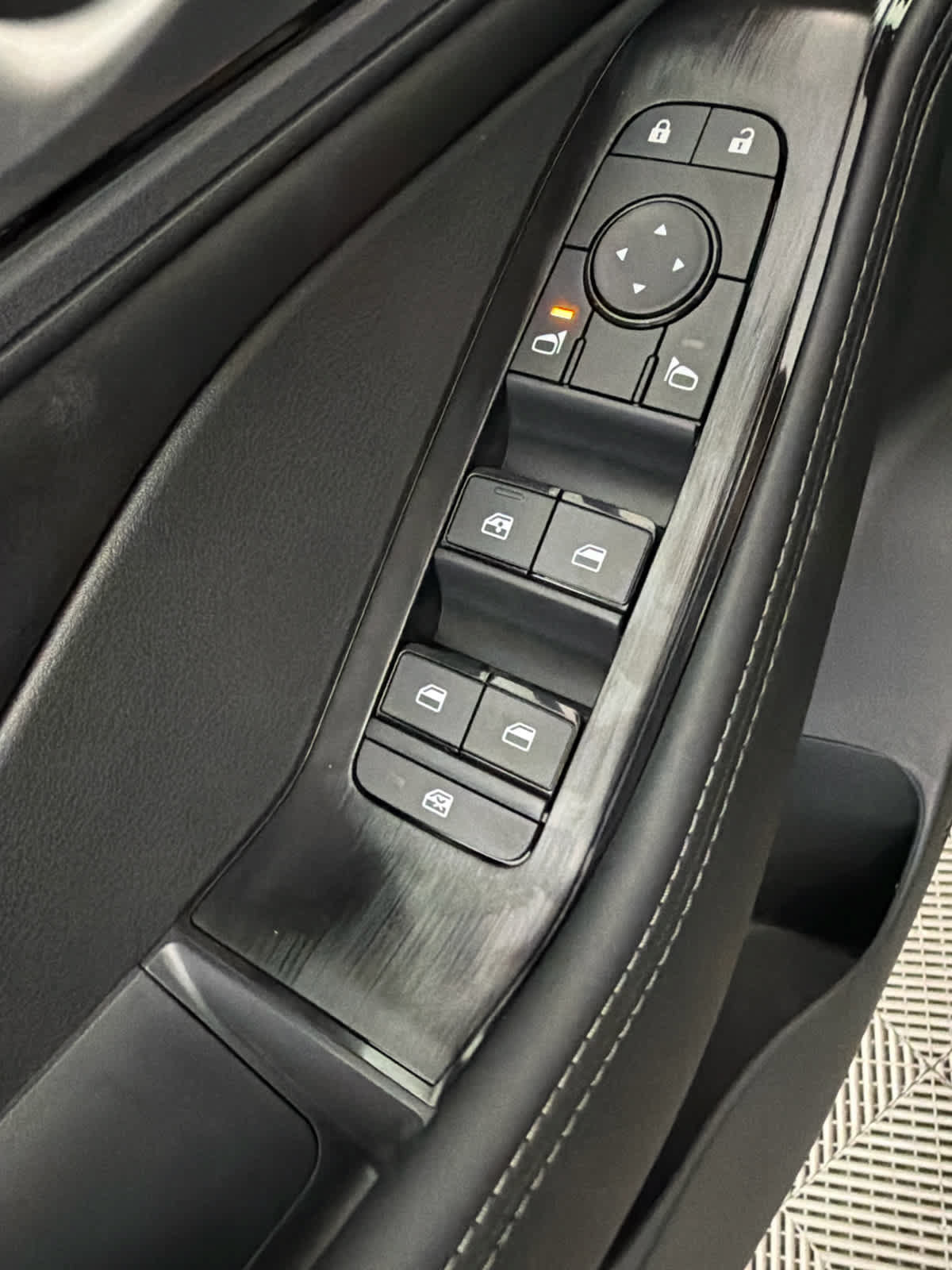 New 2026 Nissan Rogue SV FWD image 23