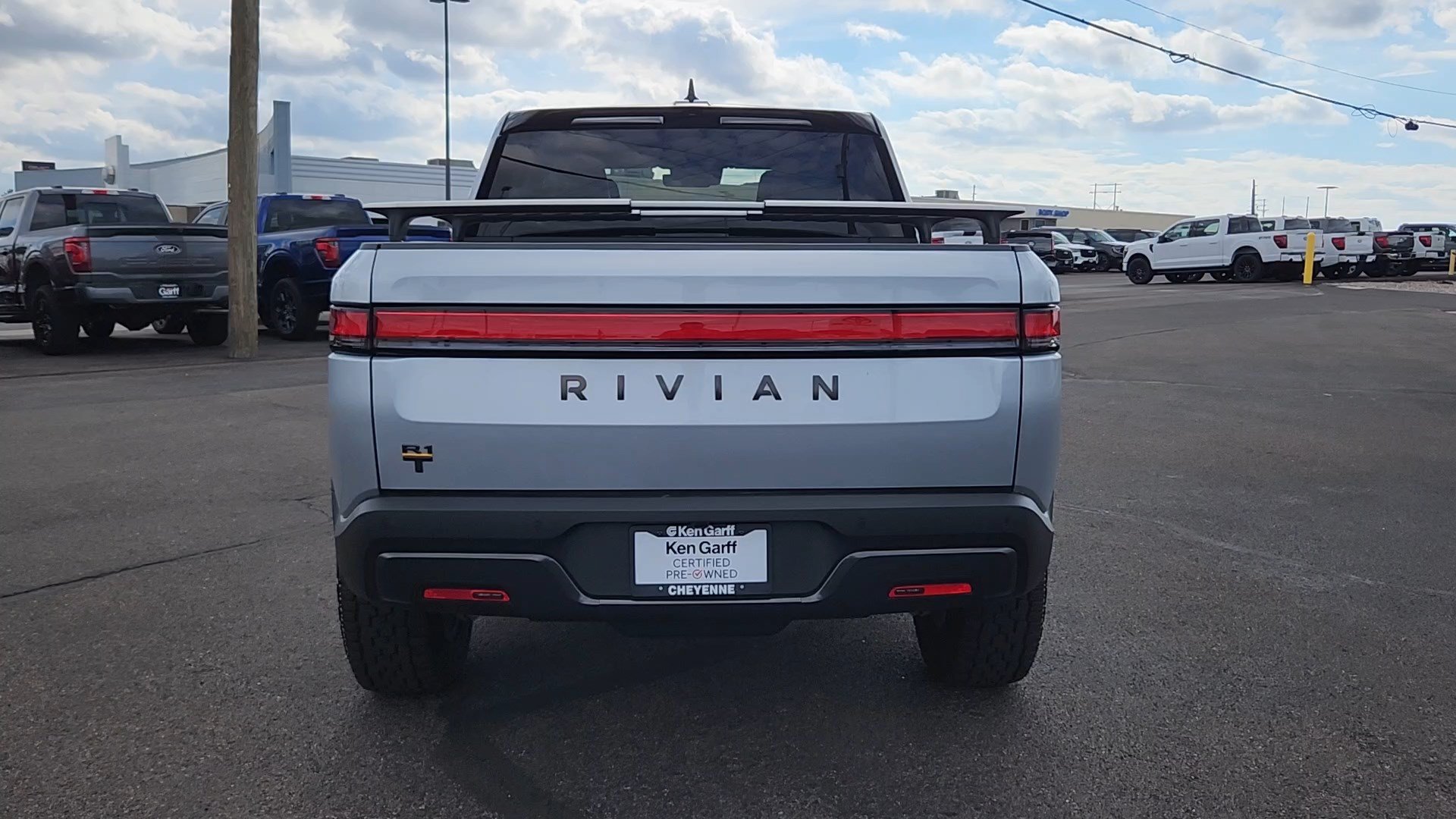Used 2025 Rivian R1T Premium Tri AWD/4WD image 23