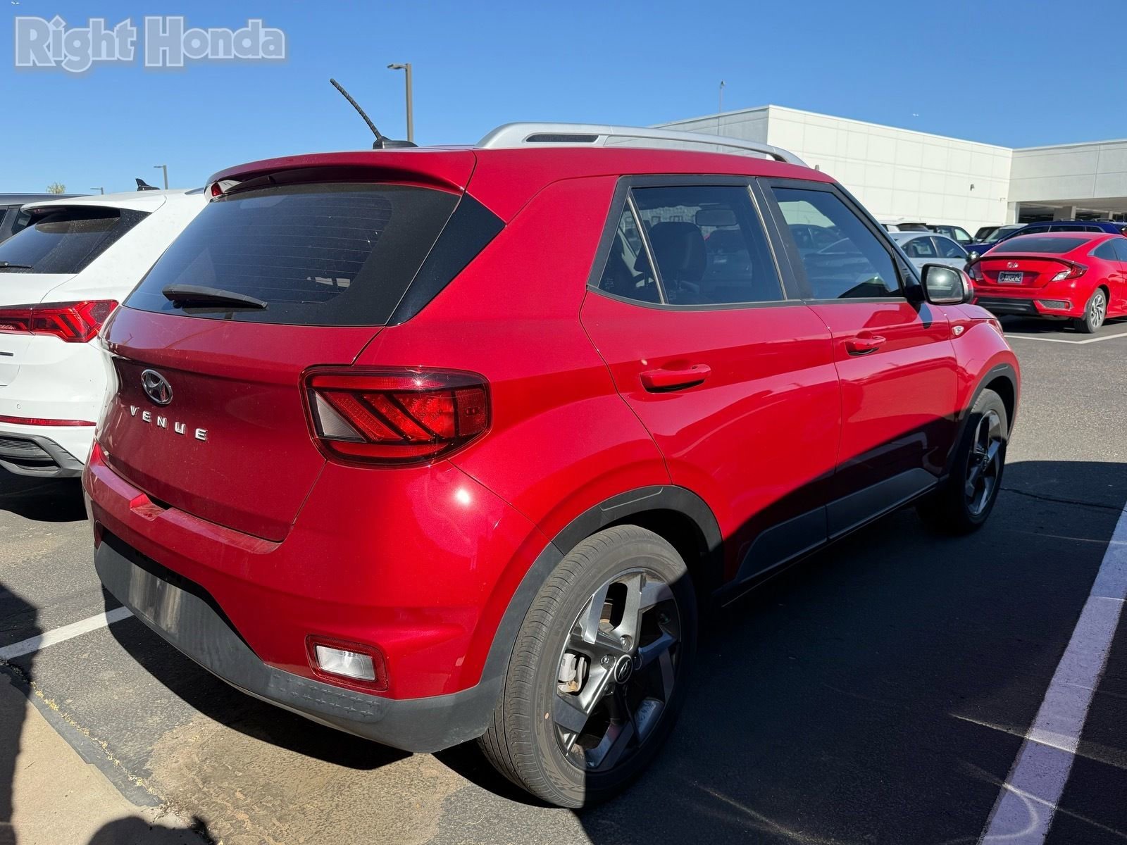 Used 2023 Hyundai Venue Limited image 4