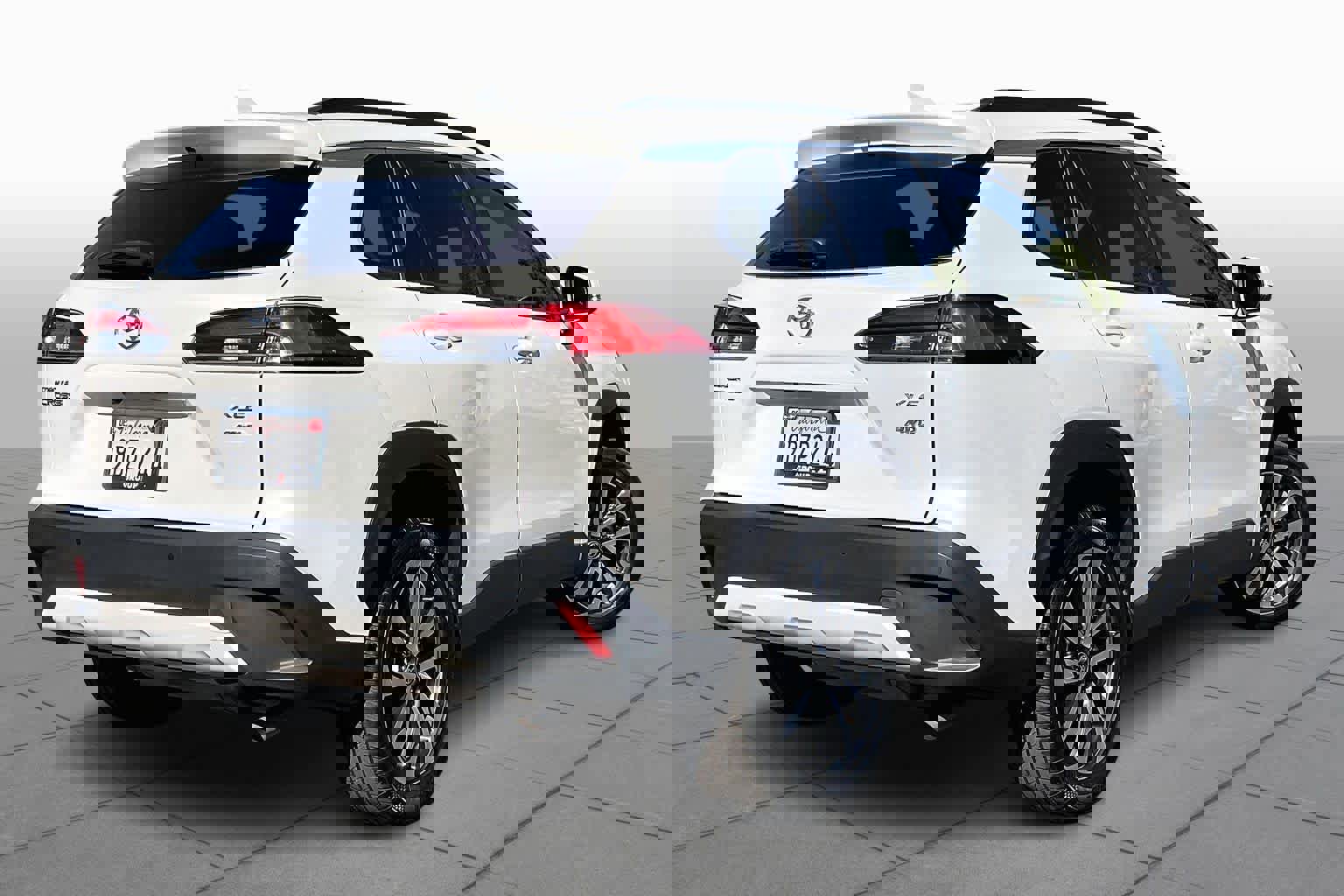 Used 2022 Toyota Corolla Cross XLE w/ Convenience Package image 12