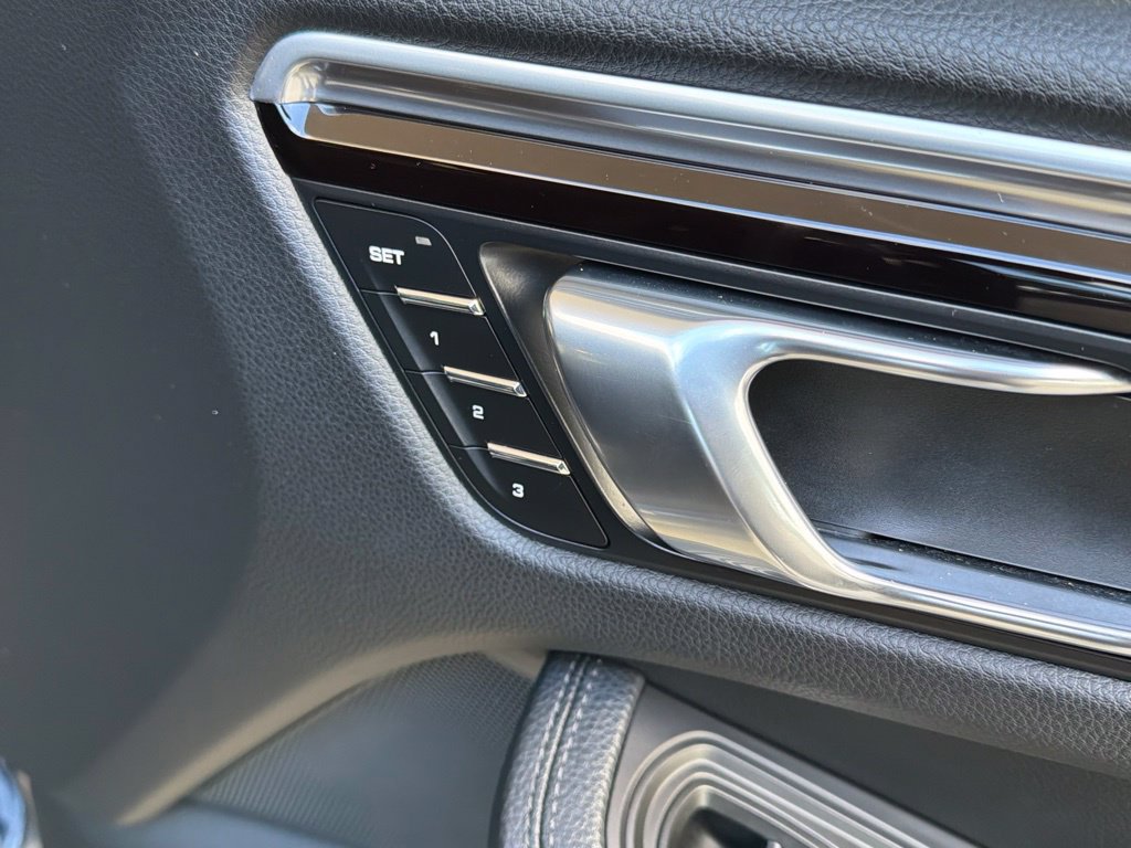 Used 2019 Porsche Macan AWD/4WD image 27