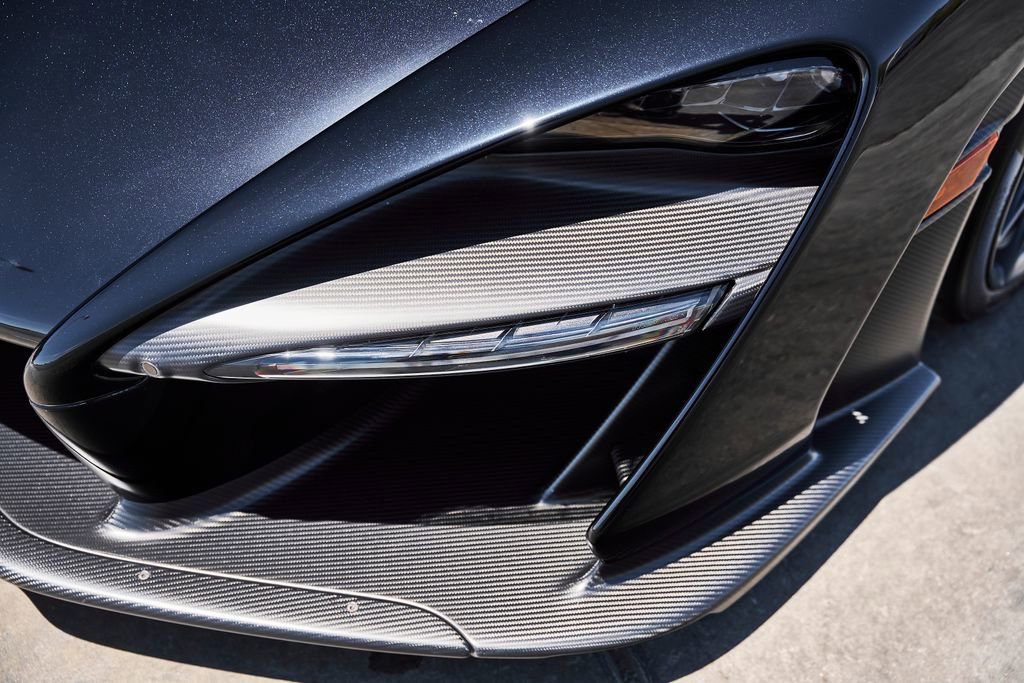 Used 2019 McLaren Senna RWD image 9