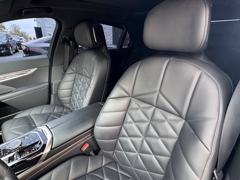 Used 2023 BMW 740i w/ Parking Assistance Package RWD image 10