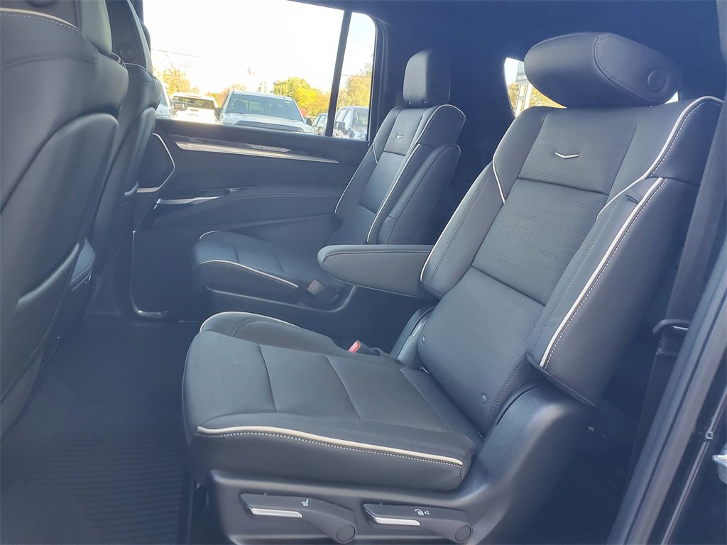 New 2026 Cadillac Escalade ESV Luxury w/ LPO, Radiant Package image 32