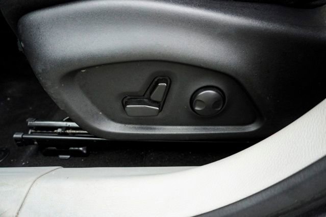 Used 2023 Jeep Compass Limited image 13