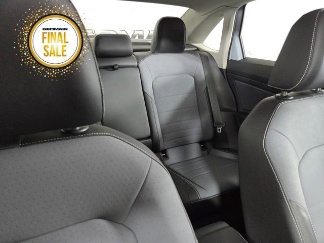 Used 2025 Volkswagen Jetta SE w/ Sunroof Package image 17