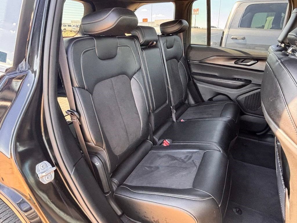 Used 2023 Jeep Grand Cherokee Altitude AWD/4WD image 28