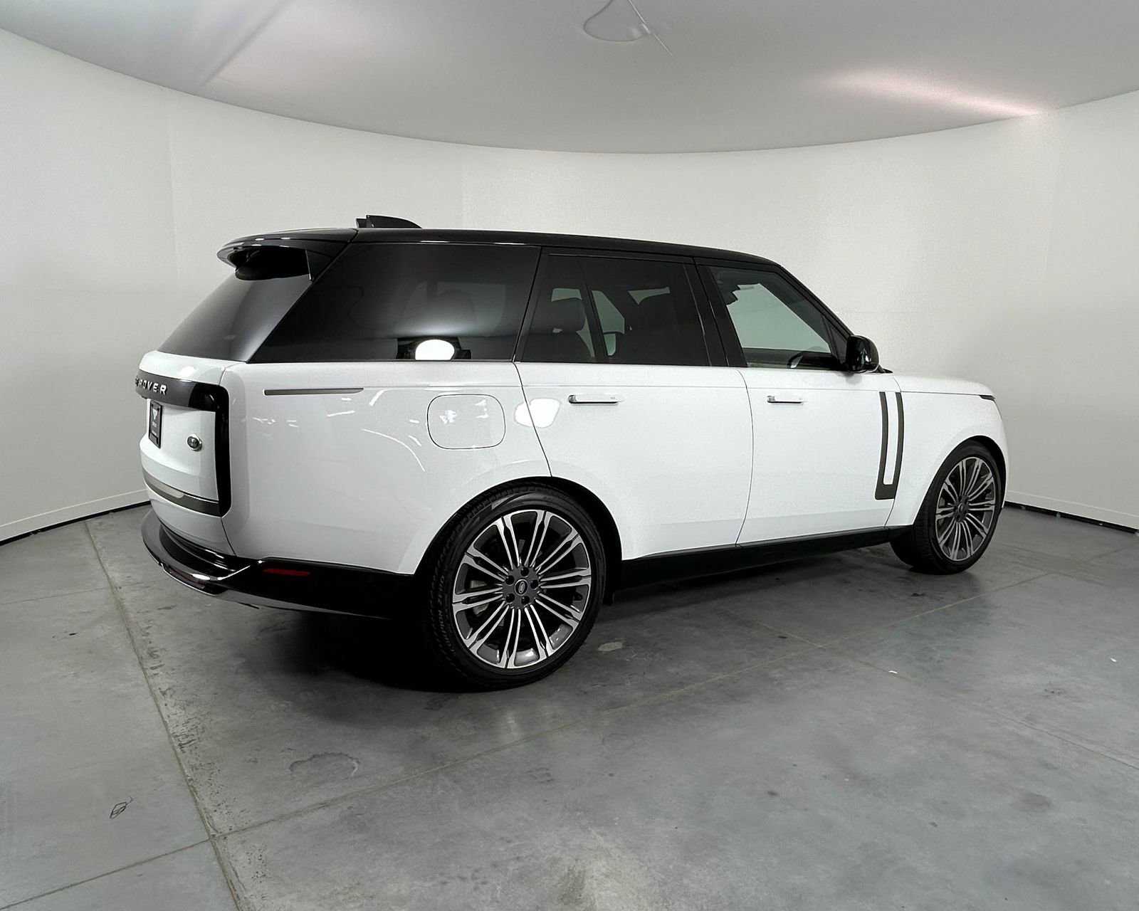 Used 2023 Land Rover Range Rover SE image 5