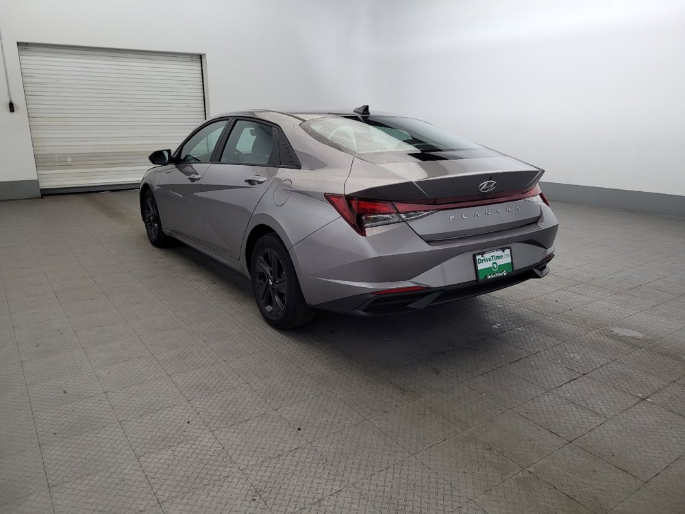 Used 2023 Hyundai Elantra SEL FWD image 5