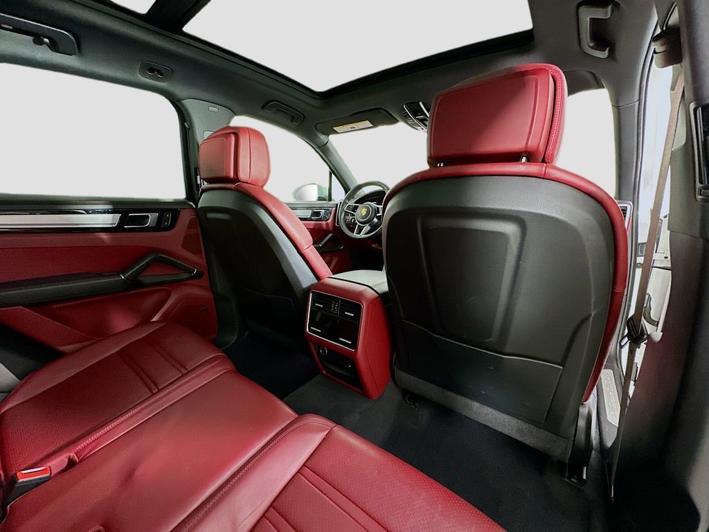 Certified 2023 Porsche Cayenne Platinum Edition AWD/4WD image 30