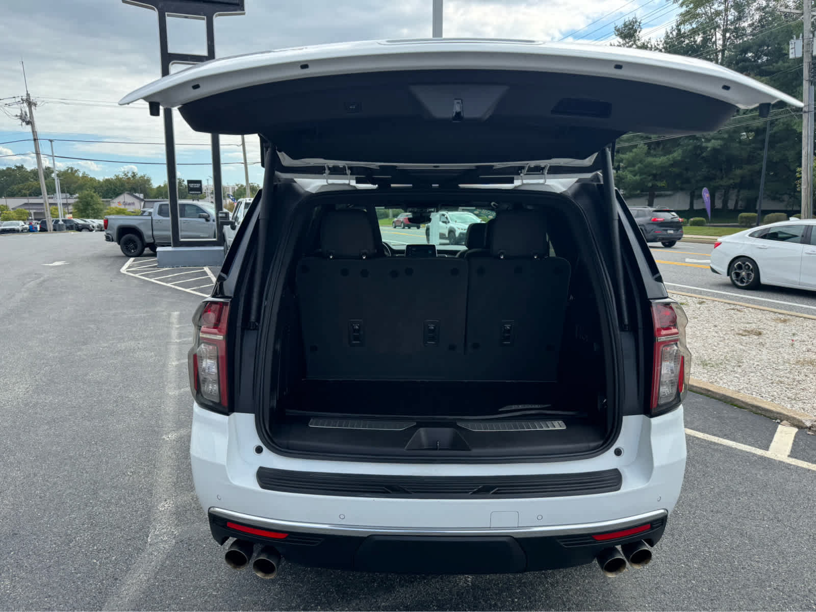 Used 2023 Chevrolet Tahoe High Country AWD/4WD image 5