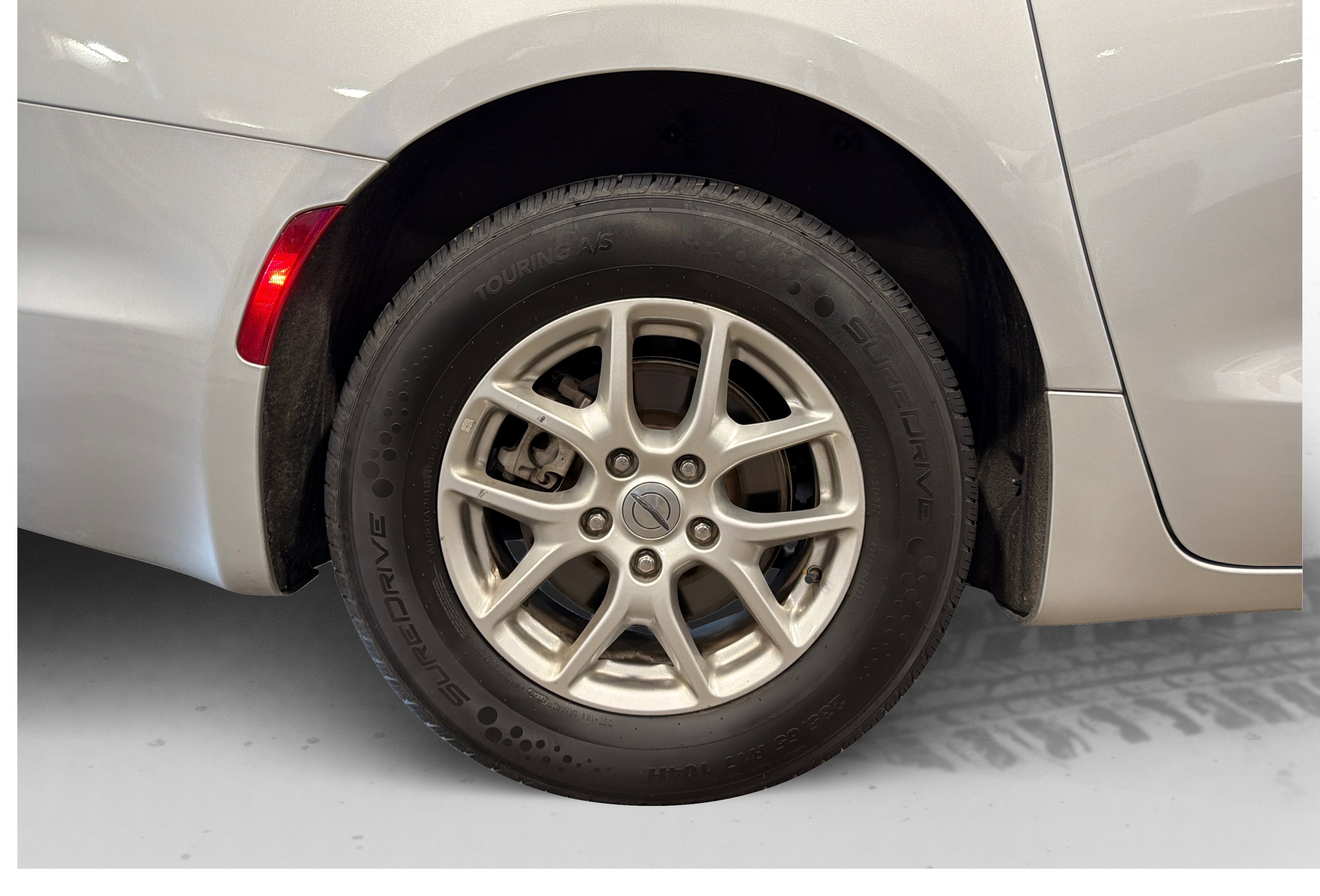Used 2023 Chrysler Pacifica Touring-L FWD image 53