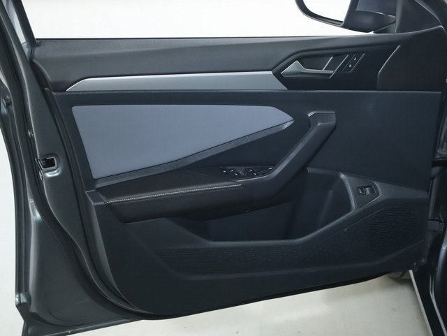 Used 2025 Volkswagen Jetta SE w/ Black Wheel Package image 15