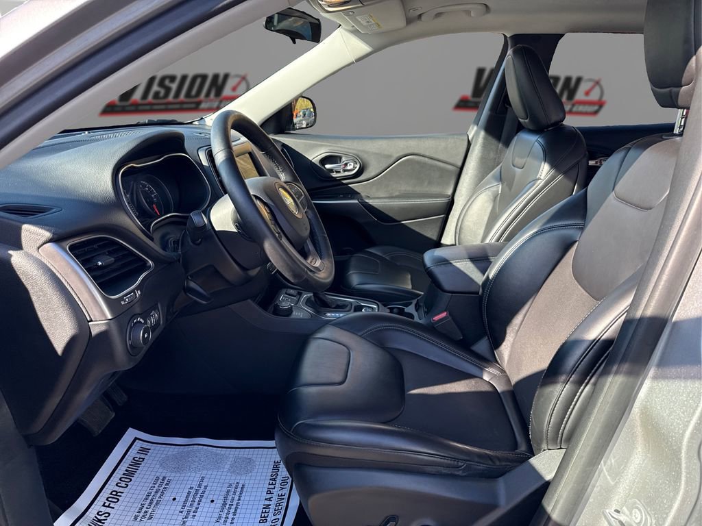 Used 2019 Jeep Cherokee Latitude Plus w/ Cold Weather Group image 8