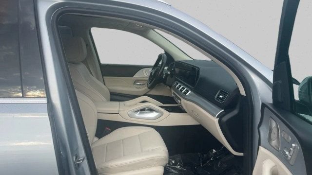 Used 2024 Mercedes-Benz GLS 450 4MATIC image 19