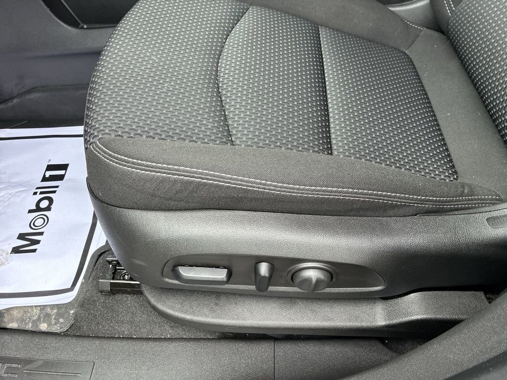 Used 2024 GMC Terrain SLE w/ Driver Convenience Package image 12